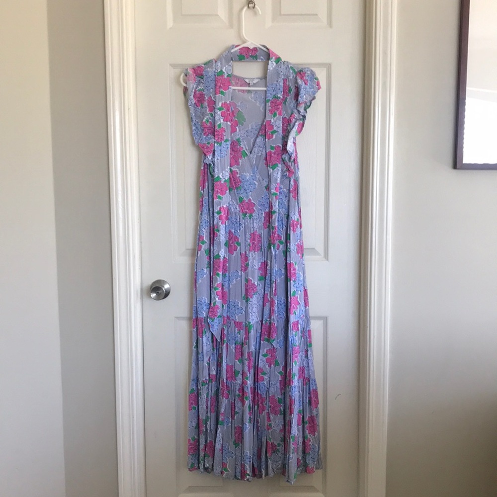 COPY - Crown & Ivy - Tiered Hydrangea VNeck Dress - Picture 1 of 9